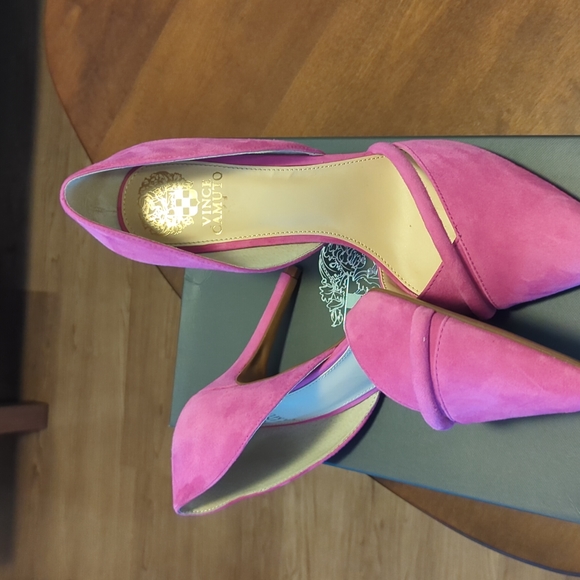Vince Camuto Pointed Heels - Picture 3 of 7